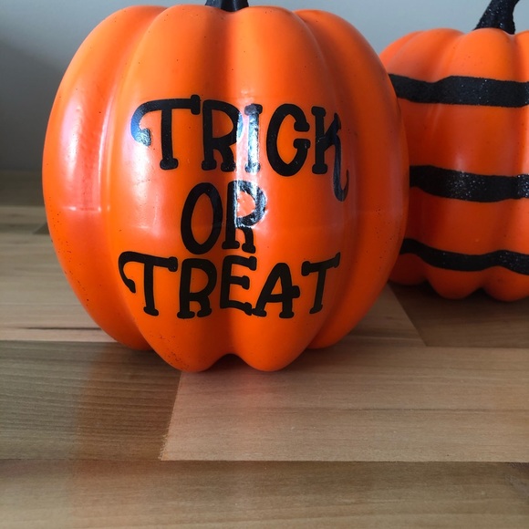 New! Halloween Foam Pumpkin Set - Picture 2 of 3